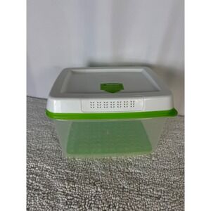 Rubbermaid FreshVent Food Storage Container Large 17.3 Cups Produce Saver